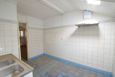 Moradia V3 p/ Renovar - Teixoso - 7 min. da Covilhã