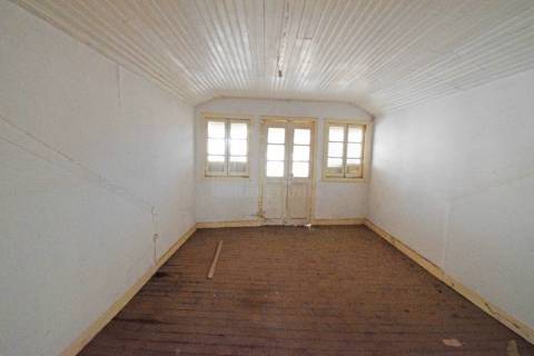 Moradia V3 p/ Renovar - Teixoso - 7 min. da Covilhã