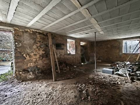 Moradia c/ Projecto de Recuperação - Roxo - 15 min de Coimbra