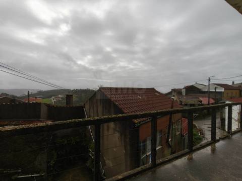 Moradia c/ Projecto de Recuperação - Roxo - 15 min de Coimbra