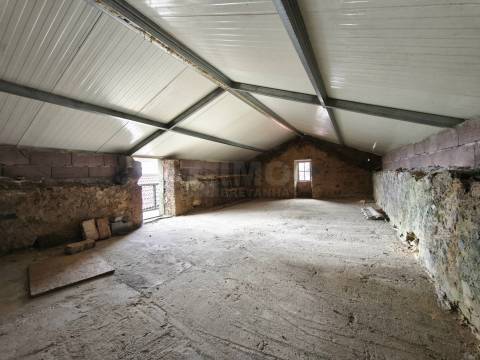 Moradia c/ Projecto de Recuperação - Roxo - 15 min de Coimbra