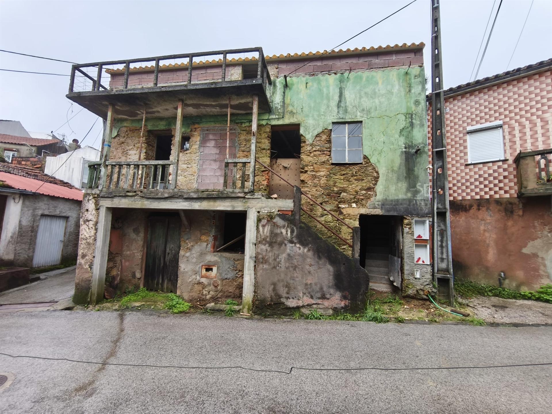 Moradia c/ Projecto de Recuperação - Roxo - 15 min de Coimbra