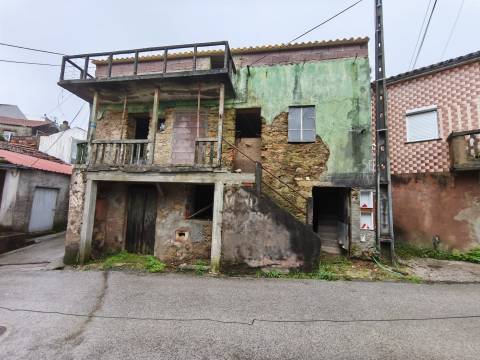 Moradia c/ Projecto de Recuperação - Roxo - 15 min de Coimbra