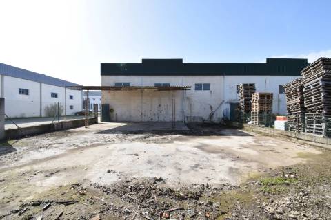 Armazém - Zona Industrial do Fundão