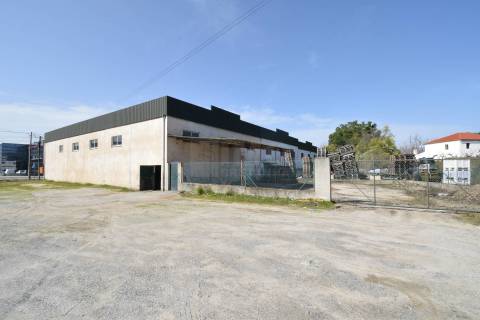 Armazém - Zona Industrial do Fundão