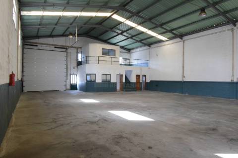 Armazém - Zona Industrial do Fundão