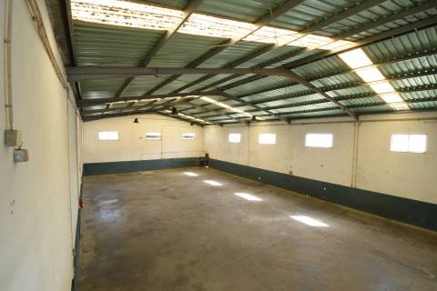 Armazém - Zona Industrial do Fundão