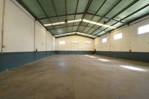 Armazém - Zona Industrial do Fundão