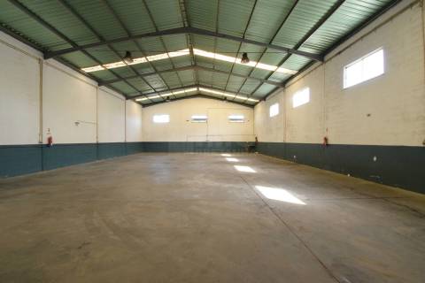 Armazém - Zona Industrial do Fundão