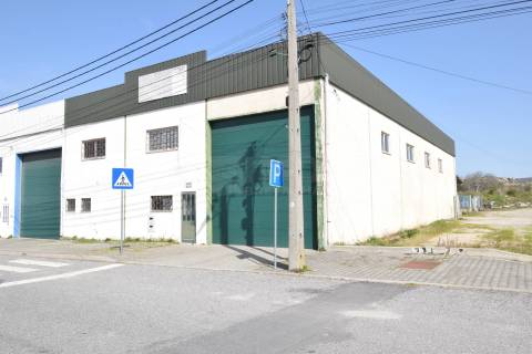 Armazém - Zona Industrial do Fundão