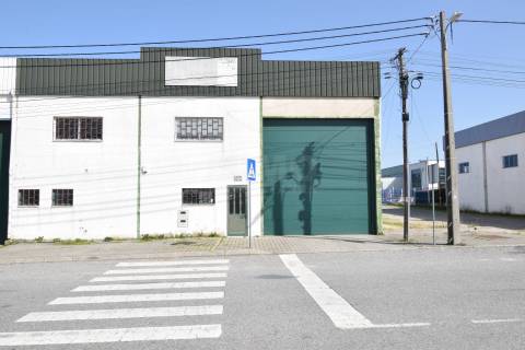 Armazém - Zona Industrial do Fundão