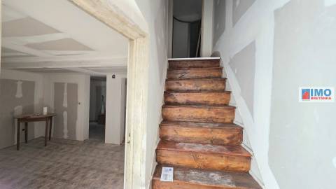 Moradia V2 p/ Renovar - Escalos de Cima