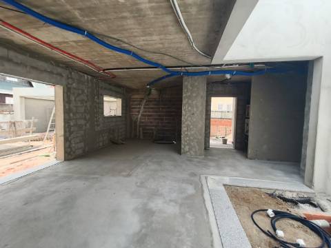 Moradia V4 c/ Piscina - Fernão Ferro