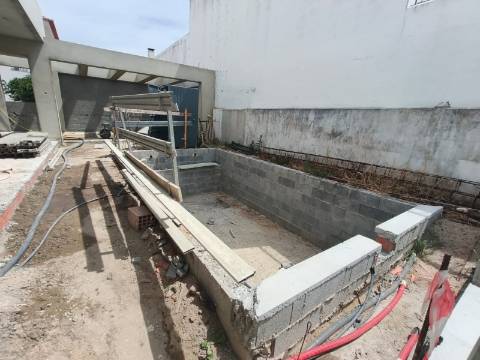 Moradia V4 c/ Piscina - Fernão Ferro