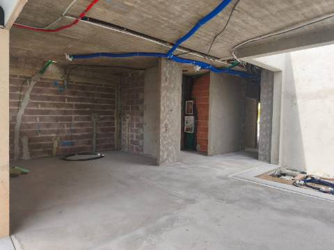 Moradia V4 c/ Piscina - Fernão Ferro