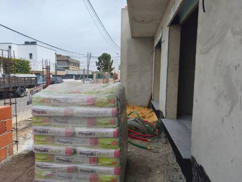 Moradia V4 c/ Piscina - Fernão Ferro