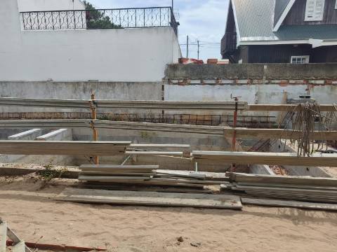 Moradia V4 c/ Piscina - Fernão Ferro
