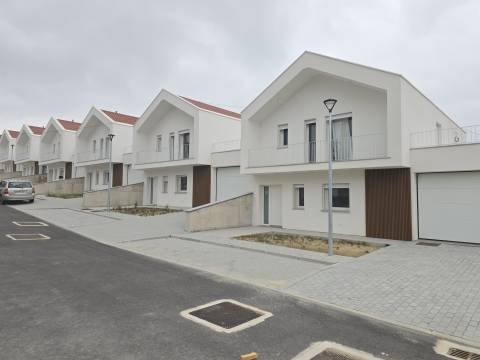 Moradia Geminada T3 Venda em Sé e São Lourenço,Portalegre