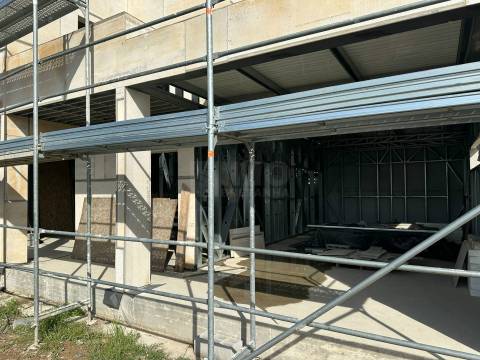 Moradia Geminada V3  c/ Garagem - NOVA - Alcains - 10 min de Castelo Branco