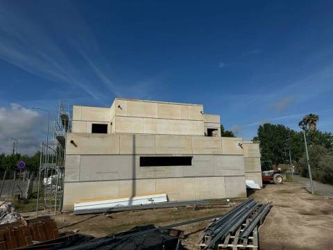 Moradia Geminada V3  c/ Garagem - NOVA - Alcains - 10 min de Castelo Branco