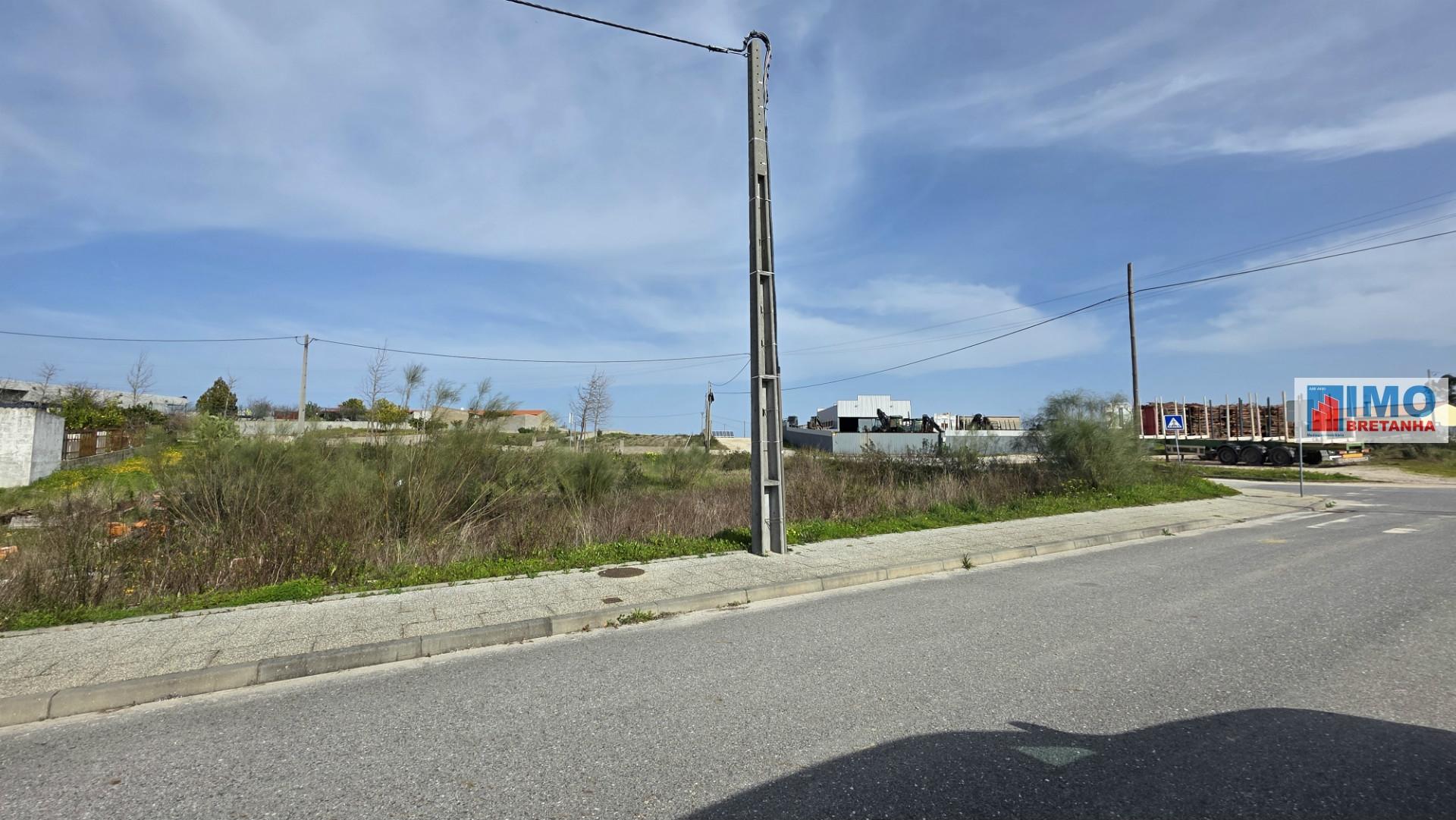 Venda conjunta de 2 terrenos urbanos no Bairro do Valongo