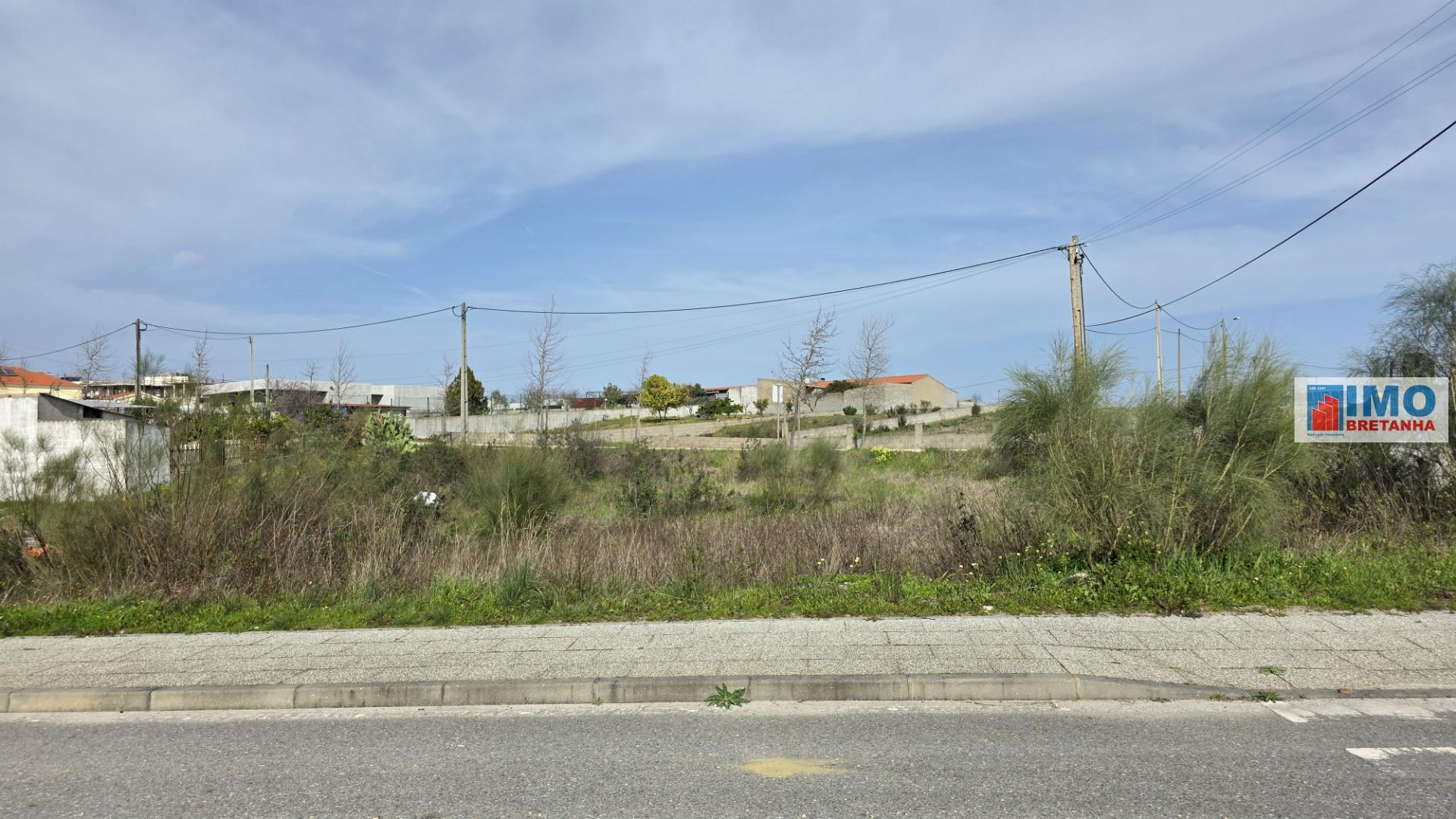 Venda conjunta de 2 terrenos urbanos no Bairro do Valongo