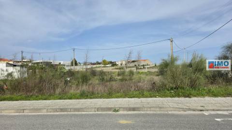 Venda conjunta de 2 terrenos urbanos no Bairro do Valongo