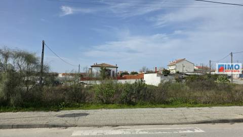 Venda conjunta de 2 terrenos urbanos no Bairro do Valongo