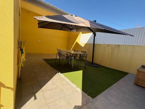 Moradia Geminada V3 duplex - Qtª do Conde - Fernão Ferro