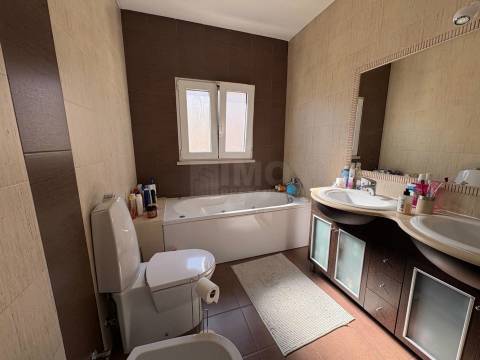 Moradia Geminada V3 duplex - Qtª do Conde - Fernão Ferro