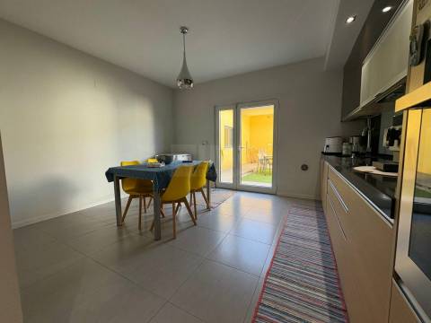 Moradia Geminada V3 duplex - Qtª do Conde - Fernão Ferro