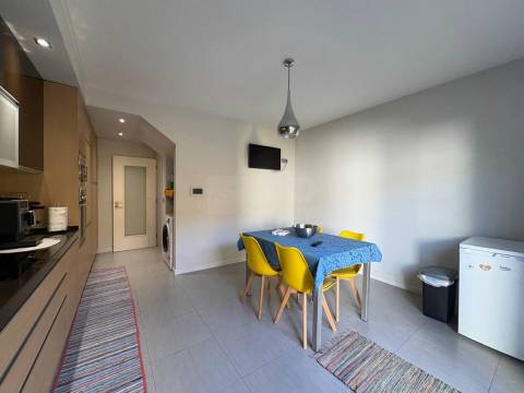 Moradia Geminada V3 duplex - Qtª do Conde - Fernão Ferro