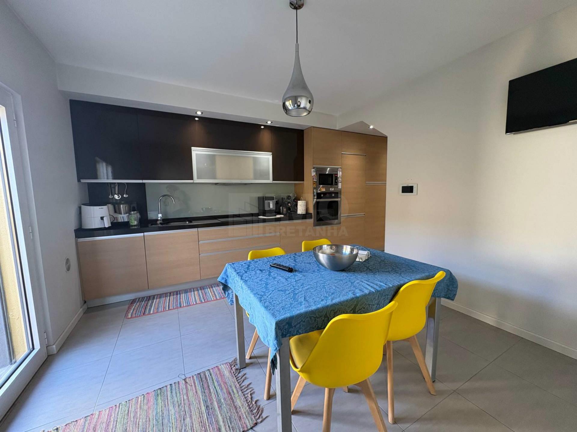 Moradia Geminada V3 duplex - Qtª do Conde - Fernão Ferro