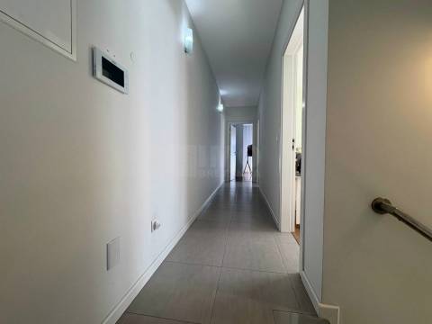 Moradia Geminada V3 duplex - Qtª do Conde - Fernão Ferro