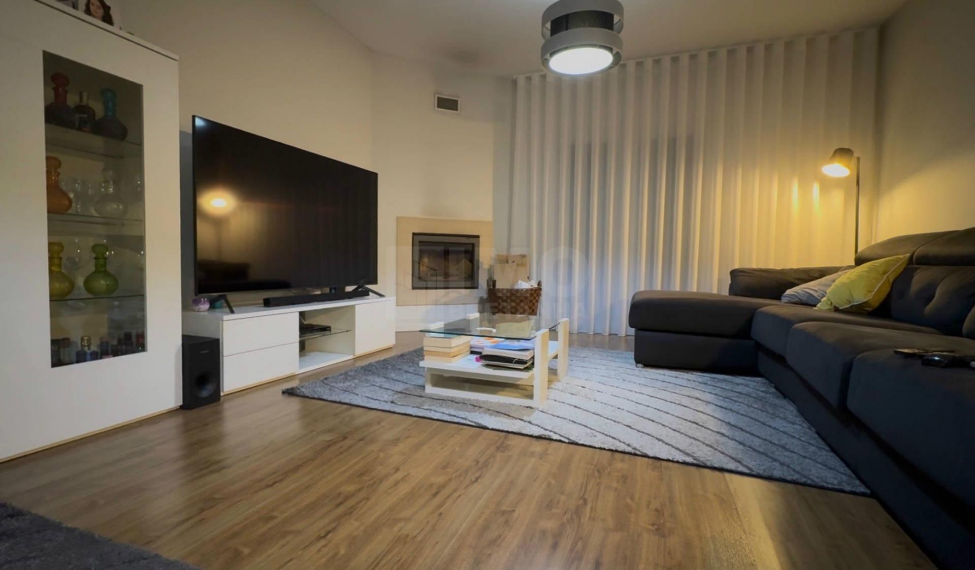 Moradia Geminada V3 duplex - Qtª do Conde - Fernão Ferro