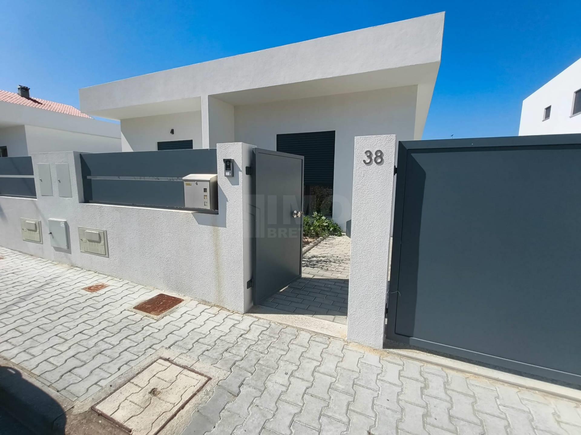 Moradia T2+1 NOVA - Redondos - Fernão Ferro