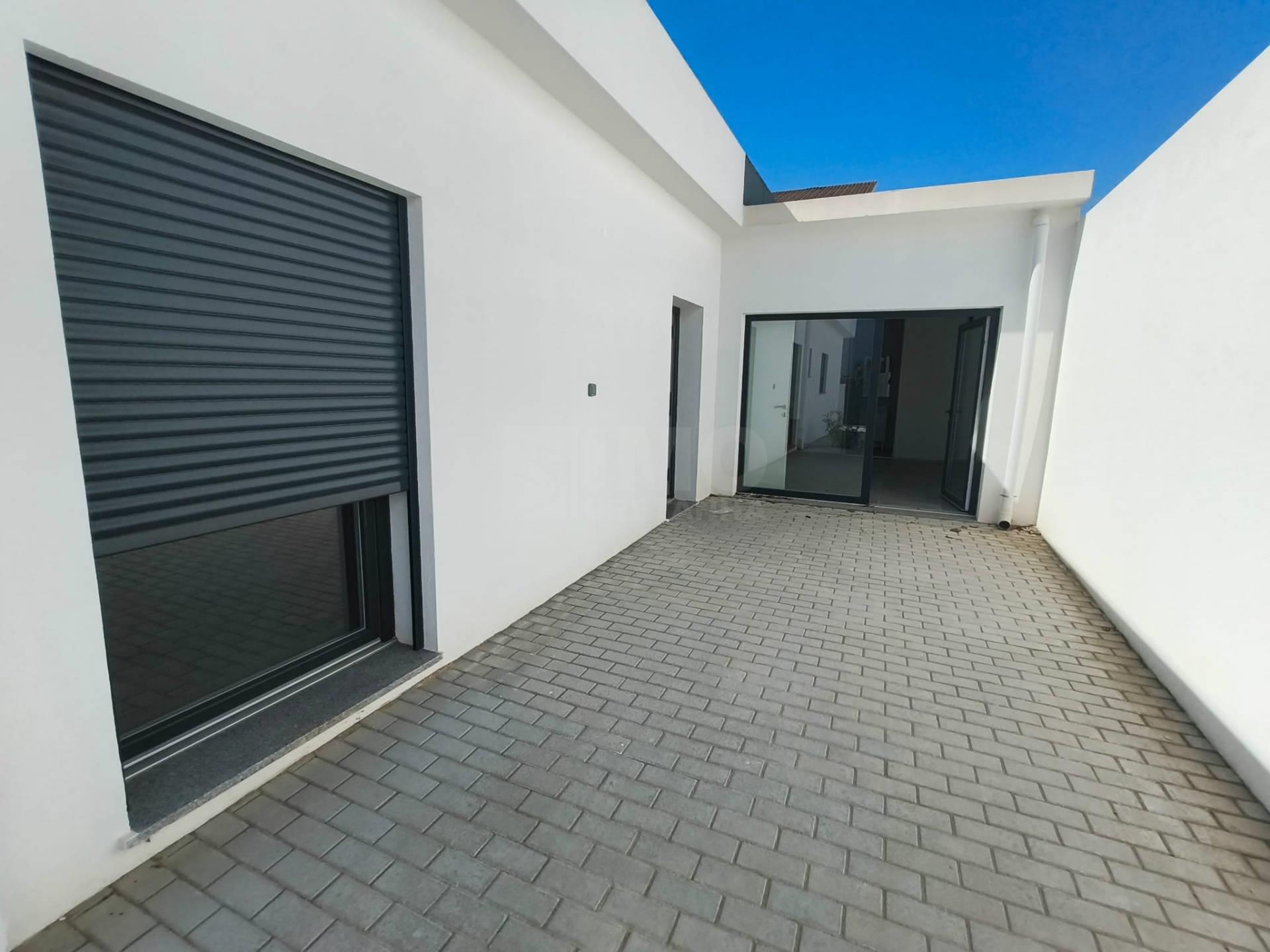 Moradia T2+1 NOVA - Redondos - Fernão Ferro