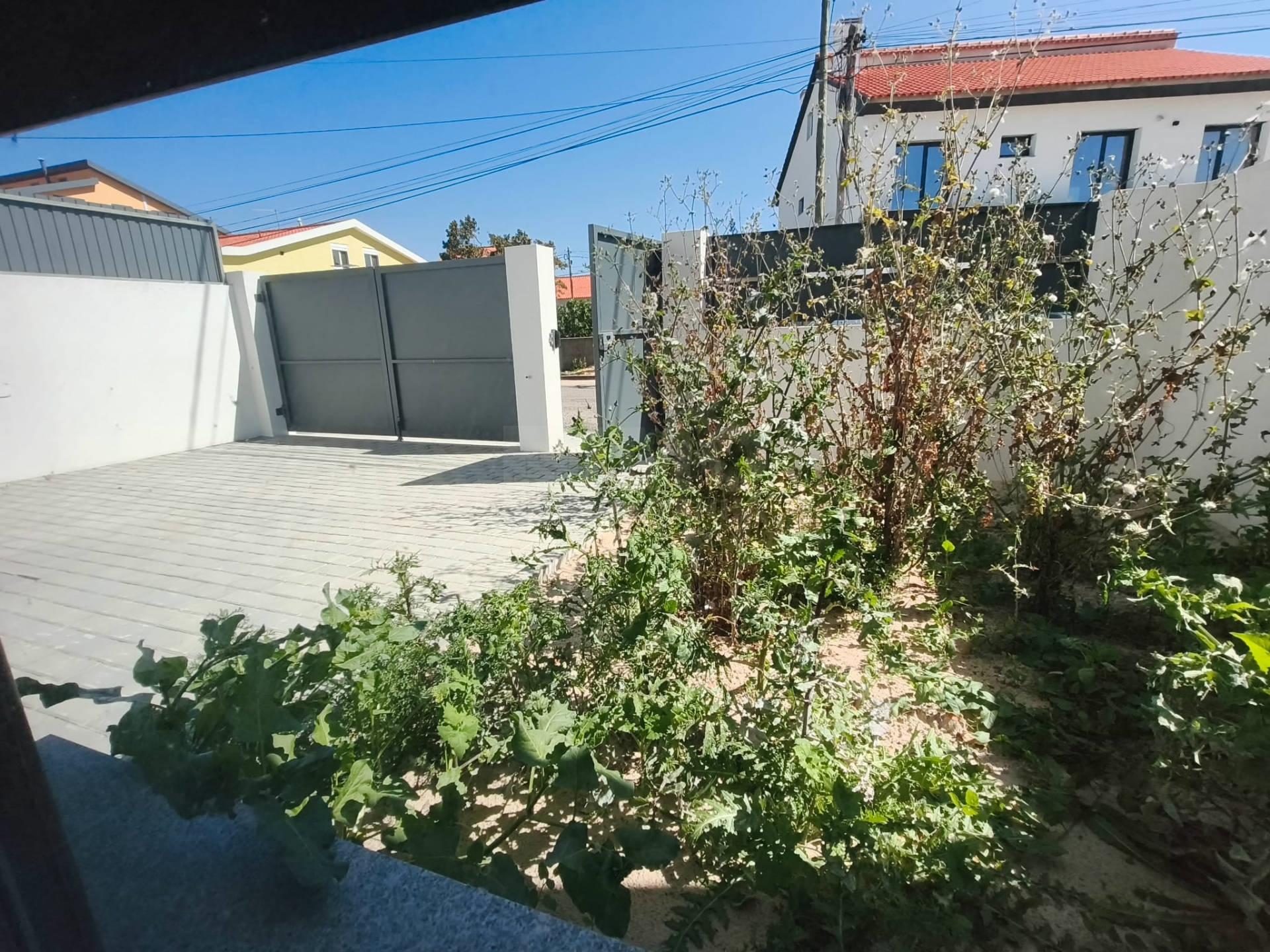 Moradia T2+1 NOVA - Redondos - Fernão Ferro