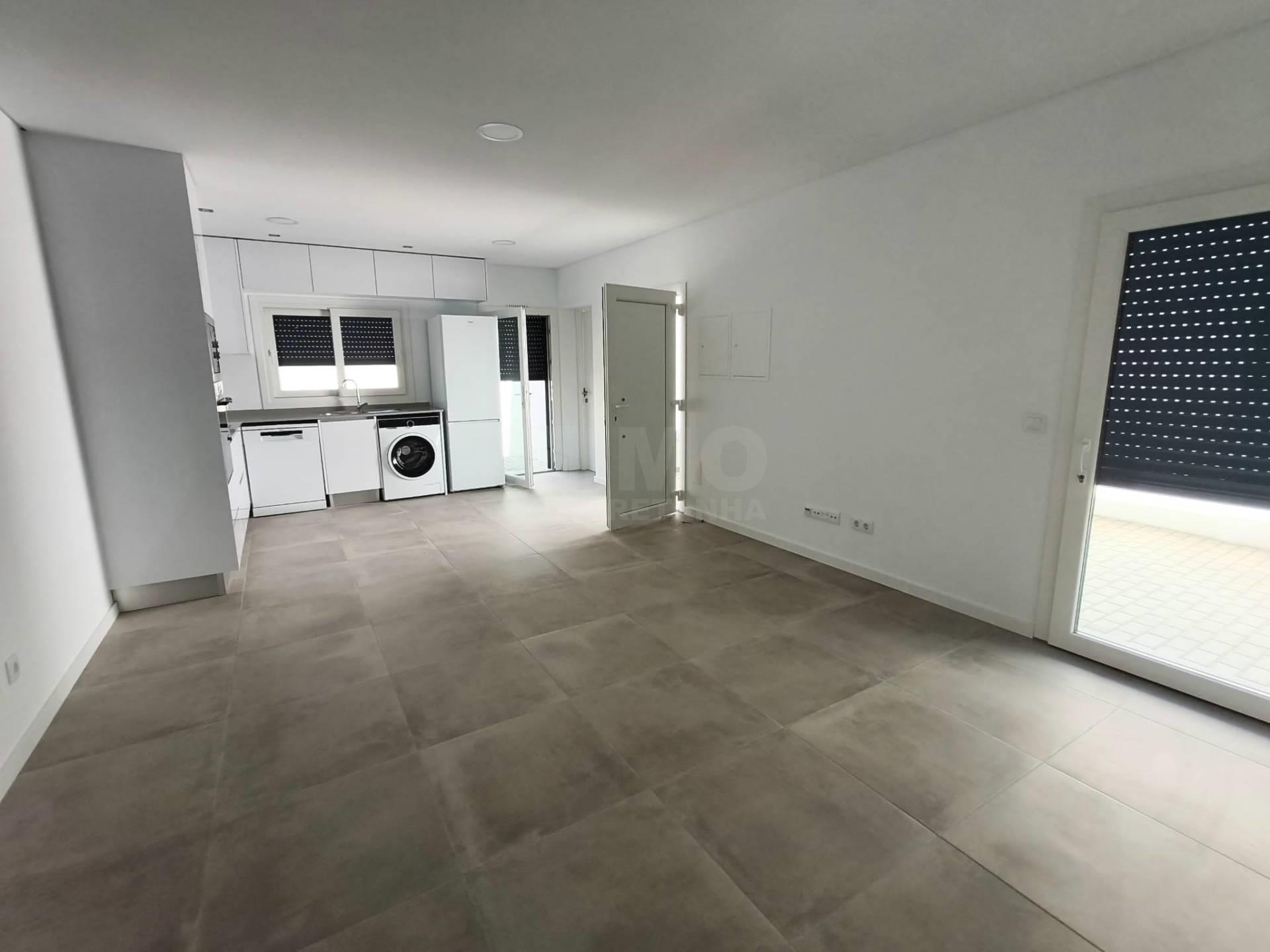 Moradia T2+1 NOVA - Redondos - Fernão Ferro