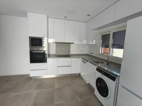 Moradia T2+1 NOVA - Redondos - Fernão Ferro