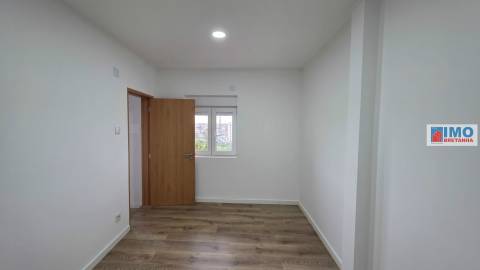 Moradia V2  Renovada - Castelo Branco