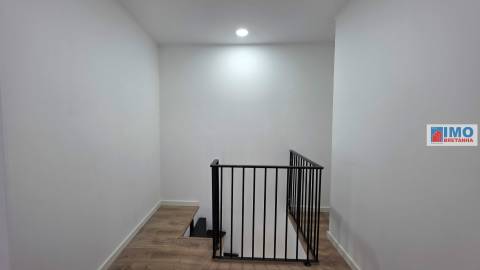 Moradia V2  Renovada - Castelo Branco