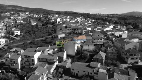 Moradia V7 de 3 pisos c/ Quintal – Peso - a 15 min. da Covilhã