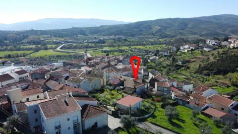 Moradia V7 de 3 pisos c/ Quintal – Peso - a 15 min. da Covilhã