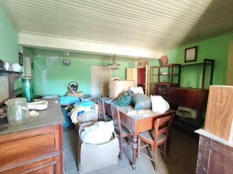 Moradia V7 de 3 pisos c/ Quintal – Peso - a 15 min. da Covilhã