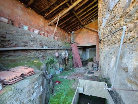 Moradia V7 de 3 pisos c/ Quintal – Peso - a 15 min. da Covilhã