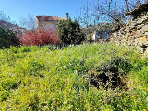 Moradia V7 de 3 pisos c/ Quintal – Peso - a 15 min. da Covilhã