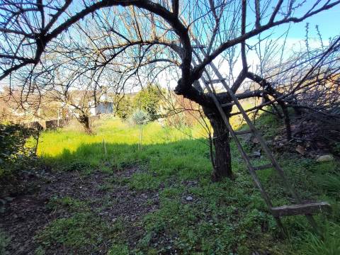 Moradia V7 de 3 pisos c/ Quintal – Peso - a 15 min. da Covilhã