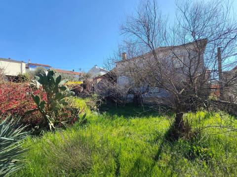 Moradia V7 de 3 pisos c/ Quintal – Peso - a 15 min. da Covilhã