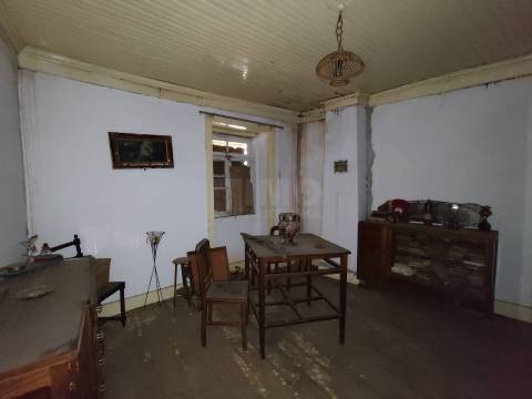 Moradia V7 de 3 pisos c/ Quintal – Peso - a 15 min. da Covilhã